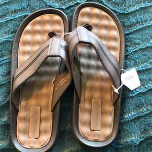 American Eagle Flip flops